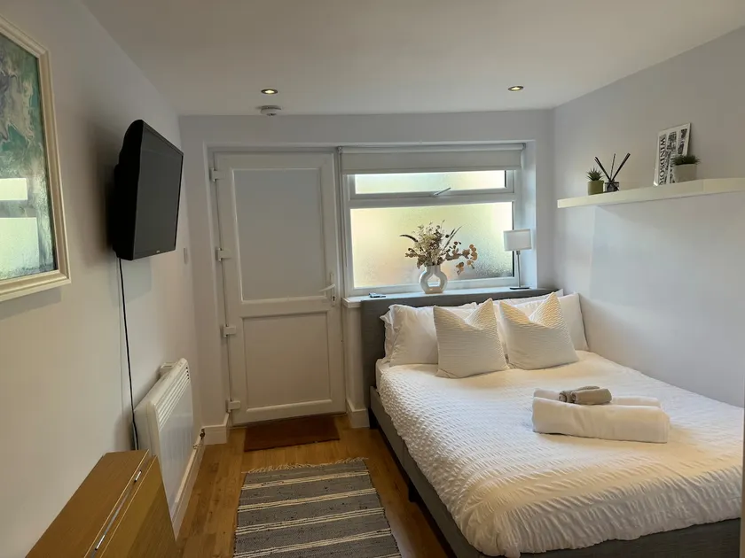Windsor Guest House - Image 1