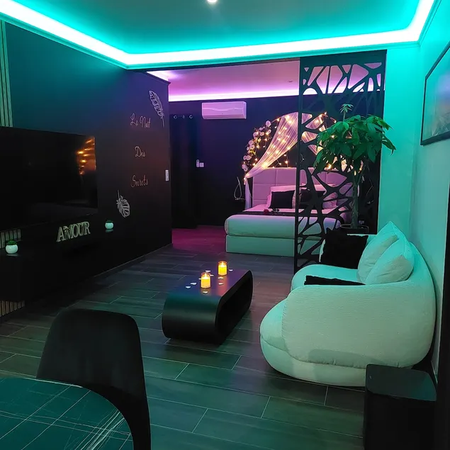 LA NUIT DES SECRETS Love Room 4 étoiles avec Jacuzzi et Sauna - Image 1