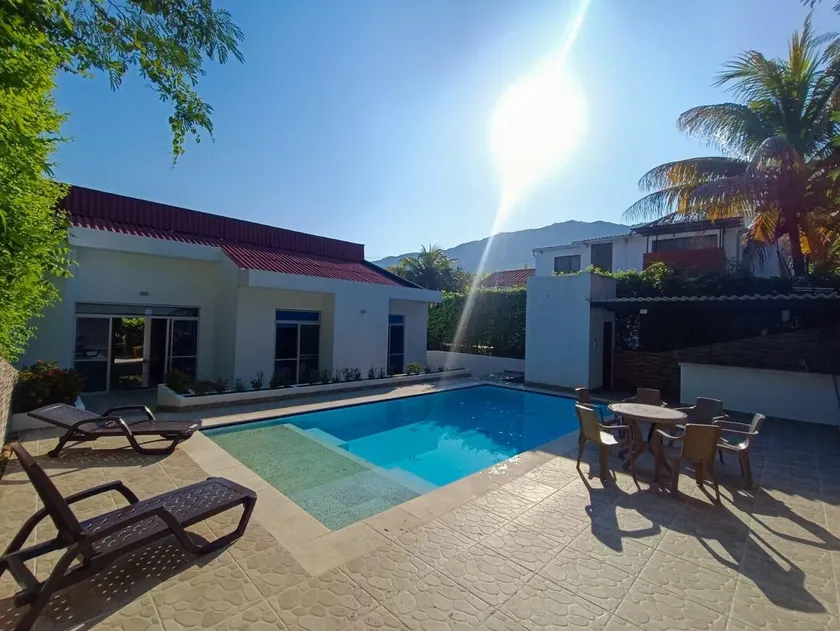 Sun, calm and pool. - Image 1