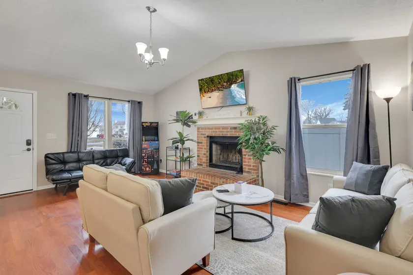 Hilliard Oasis: 3BR/2BA sleeps 9 - Image 1