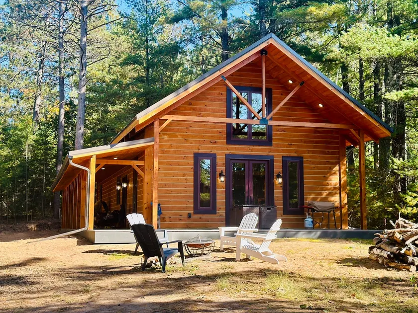 Pine Cabin on Gilmore - Image 1