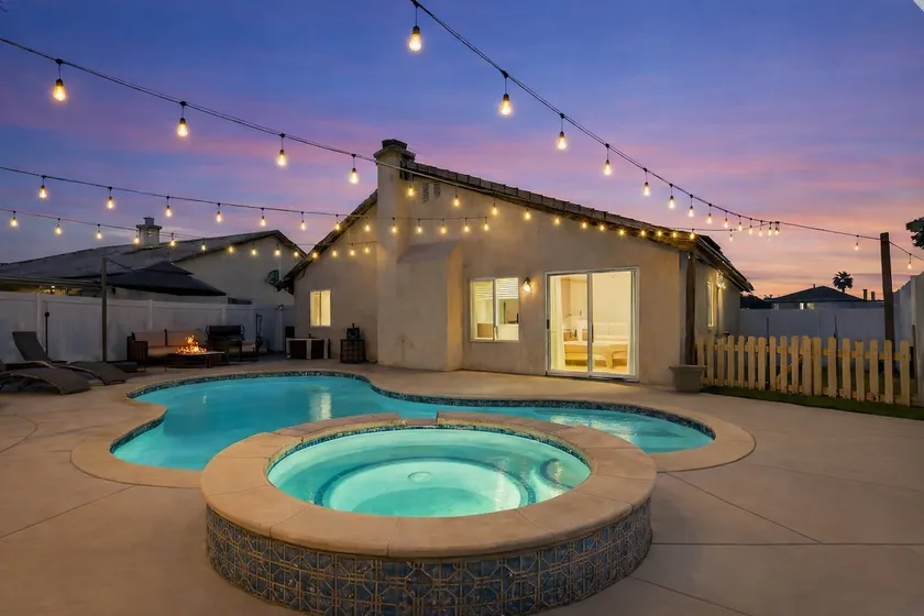 Pool|Jacuzzi|BBQ|Backyard|Games|Arcades|King Suite - Image 1