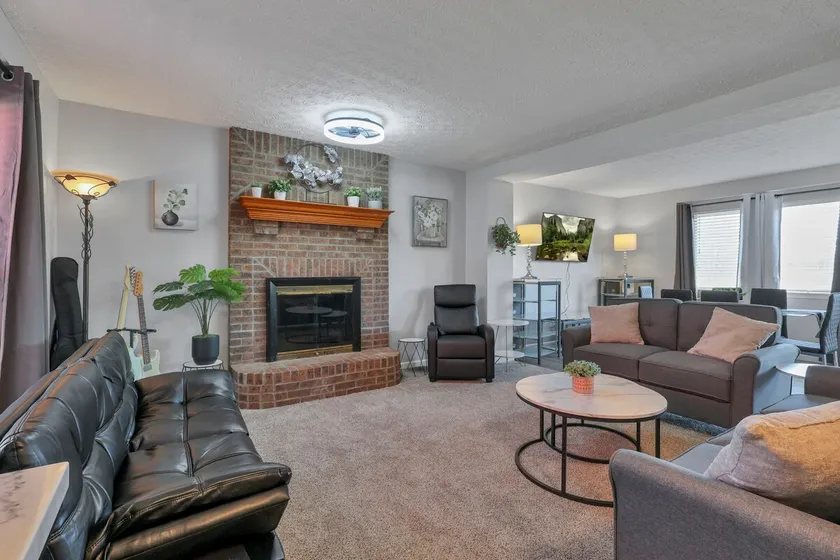 Grove City Oasis: 3BR/2 car garage/Sleeps 9 - Image 1
