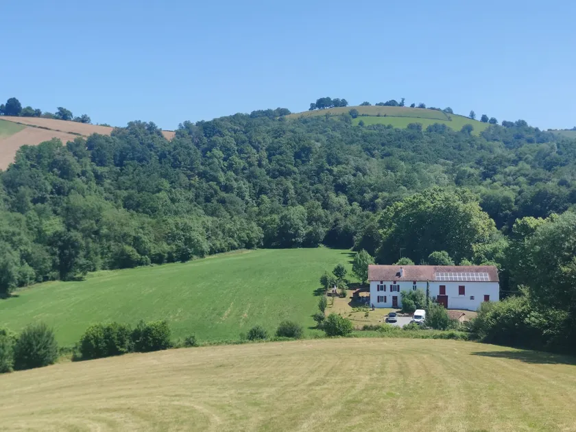 Family home in the Basque Country on the banks of a river - Image 1