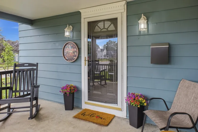 Hidden Gem | Fenced Yard | Walk Downtown - Image 1