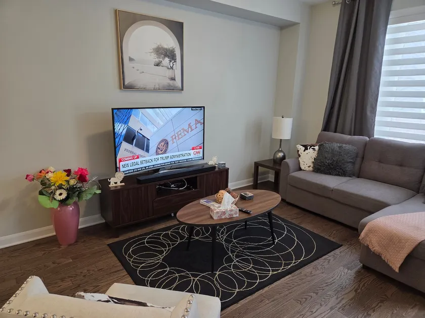 Executive Town Home, 3 Bedrooms, 1 King Size Bed - Image 1