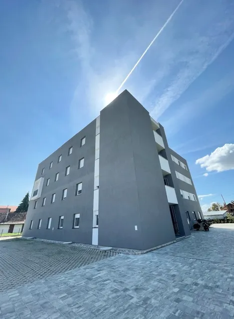 Beautiful Two Bedroom Apartment - Image 1