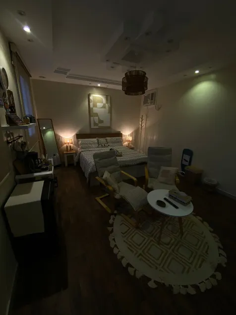 Studio bedroom and bathroom with private entrance (4) - Image 1