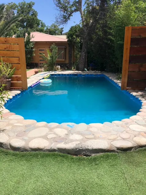 Centrally-located, pet-friendly house with pool and Wi-Fi - Image 1
