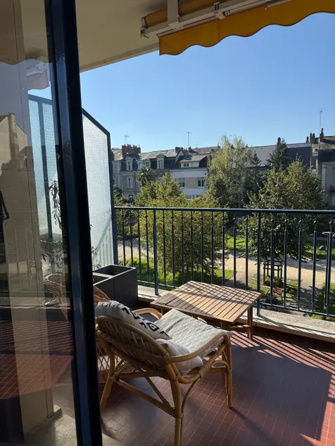 Bright 2 bedroom, avenue Jeanne d'Arc - Image 1