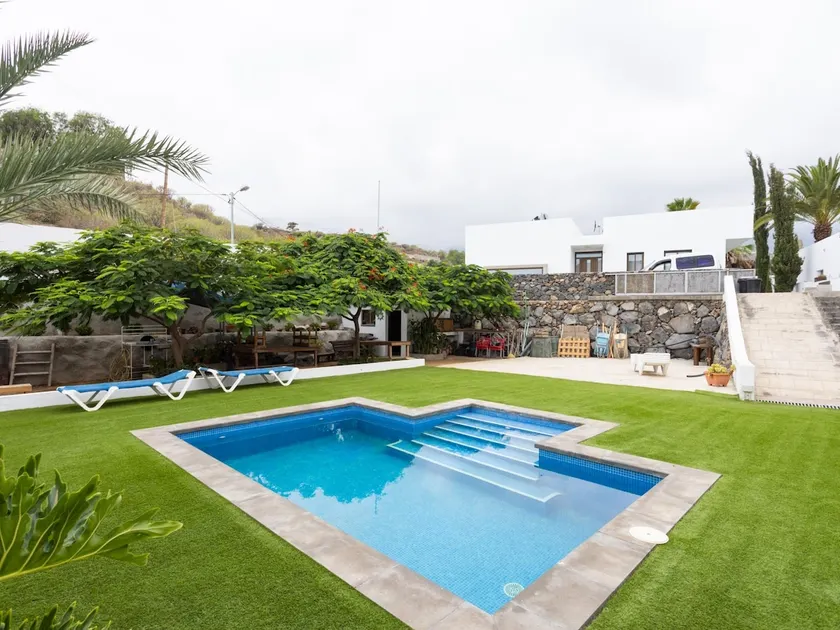 Designer Apartment with Pool - Image 1