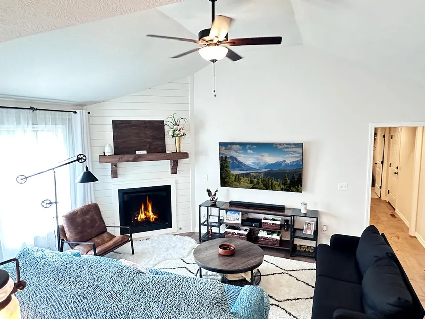 Cozy room in contemporary house - Image 1