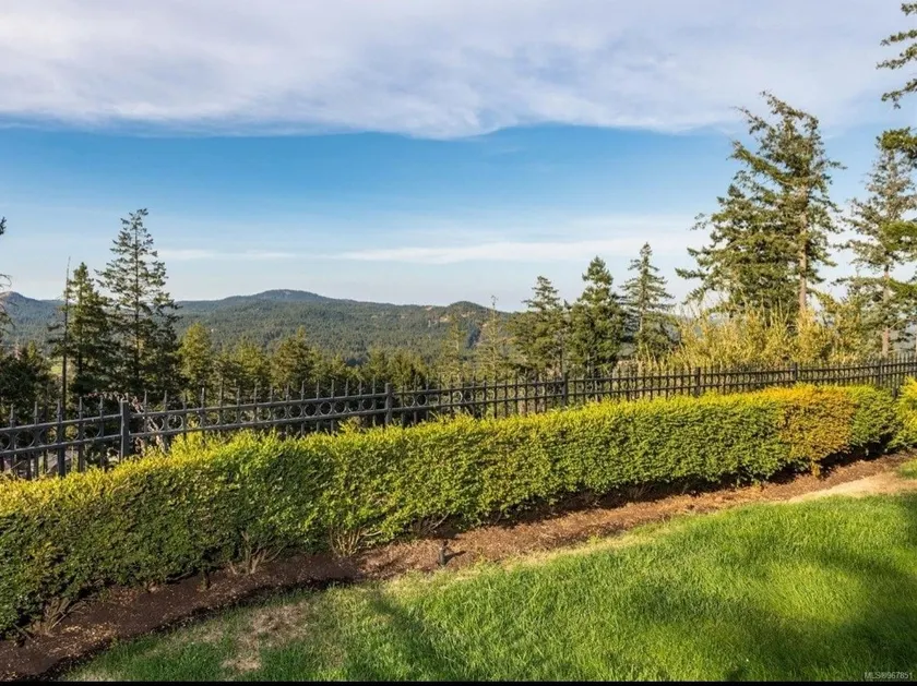 Unwind with views & theatre perfect for big groups - Image 1