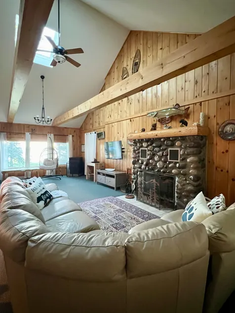 Northwoods Lakeside Retreat on Lac Vieux Desert - Image 1