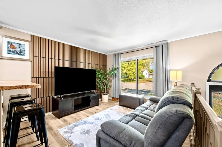 Elegant & Spacious Home - Image 1