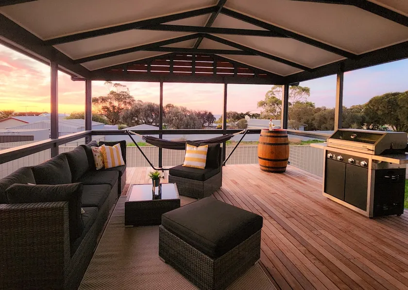 Kangaroo Island, beach, sunset deck, 10 min ferry - Image 1