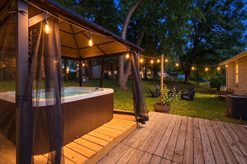 Blue Springs Escape 3BR Hot Tub Game Room Firepit - Image 1