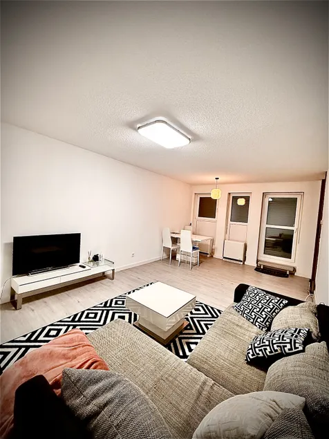 Central & Quiet 2-Room Apartment in Sindelfingen! - Image 1