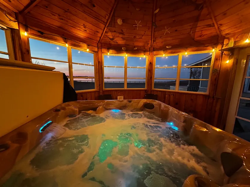The Blue Buoy by MemoryMakerCottages with Hot-tub! - Image 1