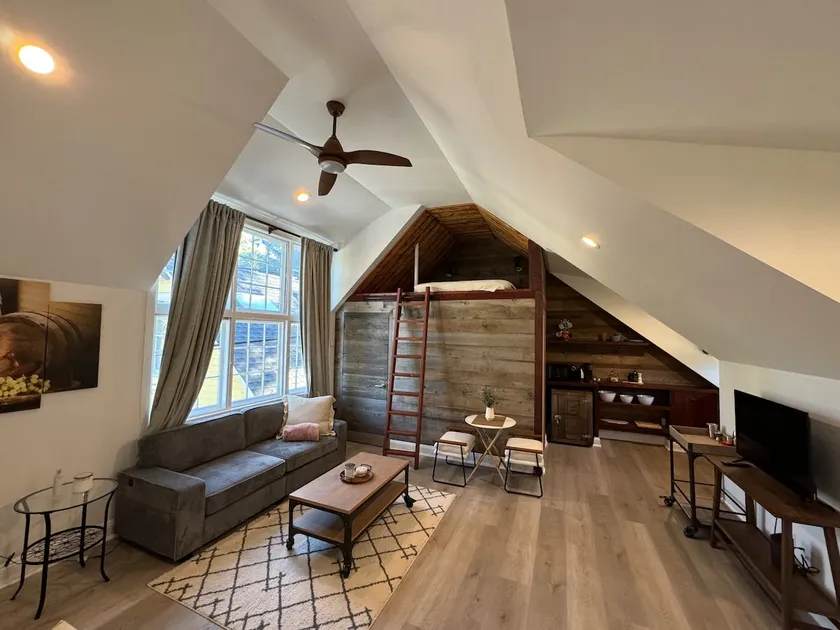 Cozy Studio Apartment - Image 1