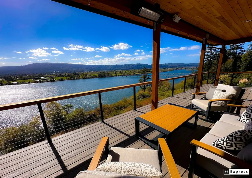 Eagle’s View Waterfront Retreat W/outdoor Tub - Image 1