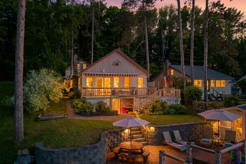 5 Min to Colgate, Pet Friendly, Sleeps 6 - Image 1