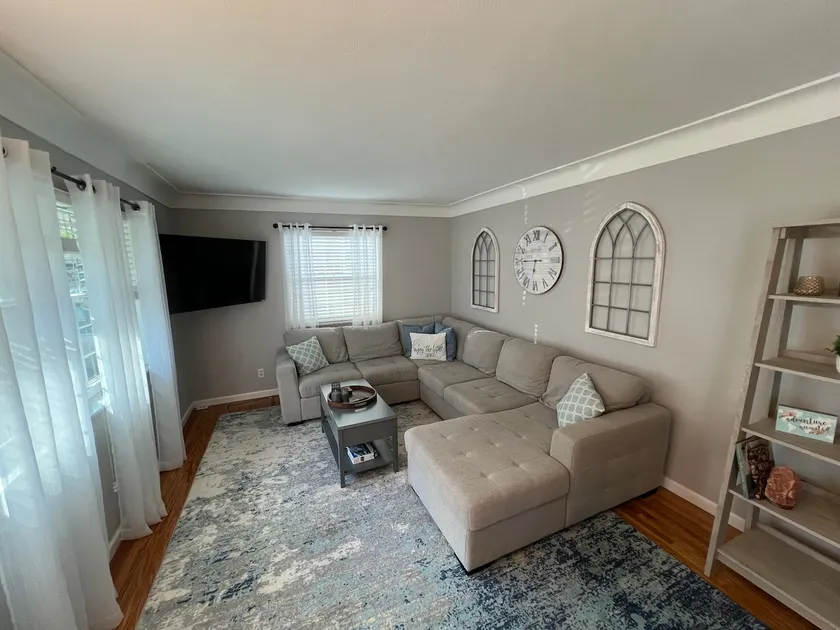 Spacious Two Bedroom Upper Unit with Kitchen - Image 1