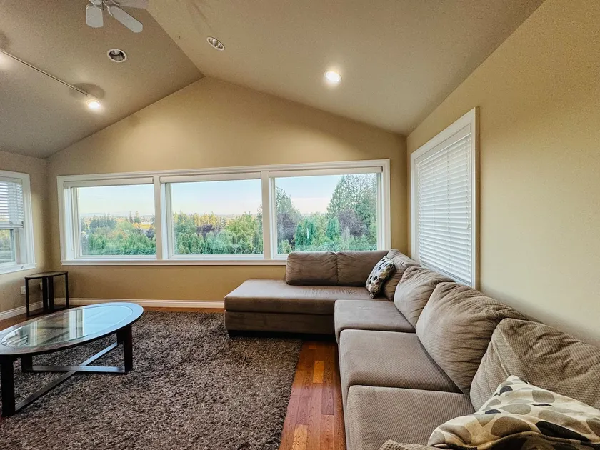 Meadow Retreat with parking/laundry - Image 1