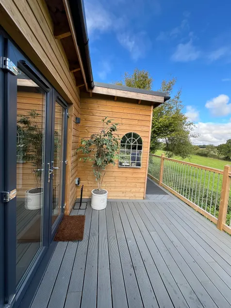 Cabin in a beautiful Dorset village - Image 1
