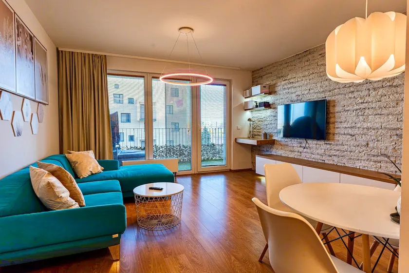 Luxury apartment close to centre, VUSCH private parking included - Image 1