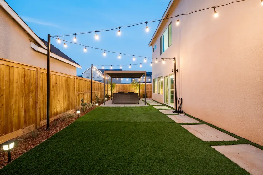 Bakersfield New NW Home – Fully Furnished & Ready - Image 1