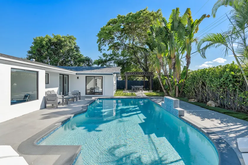 Blue Sky Villa with Heated pool - Image 1