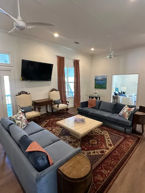 Classic 3 bedroom 3 bath home 1 min from campus - Image 1