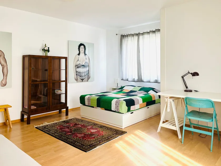 Super Central Studio Apartment - Image 1