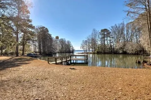 Nanny’s Lake Retreat - Image 1