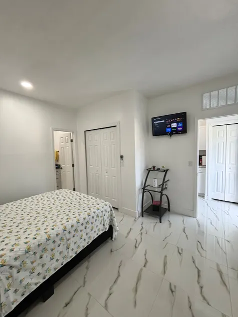 Place for 2 in Naples Estates - Image 1