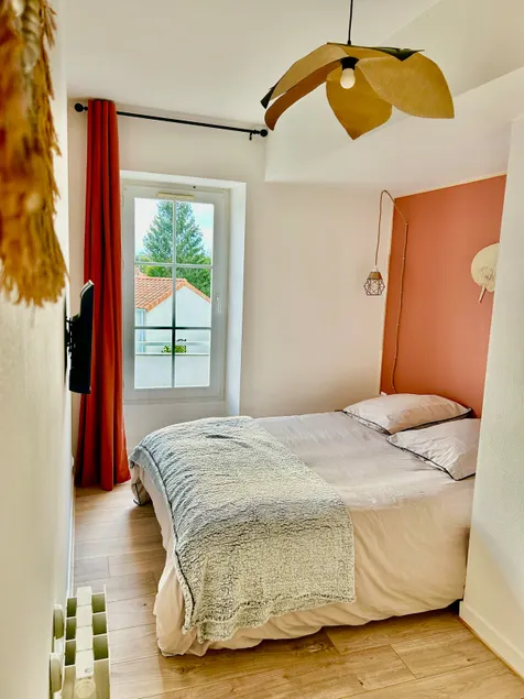 Duplex with terrace & private parking – 5 minutes from Angoulême - Image 1