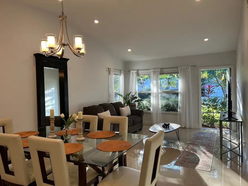 Sunseeker Retreat - Near Beach & Dinning - Image 1