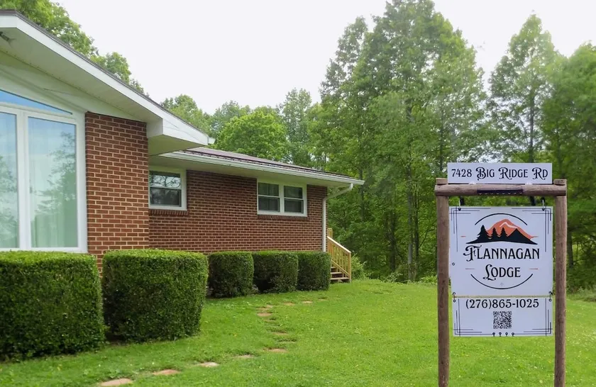 2BR/1BA Private Suite near Breaks & Flannagan Dam - Image 1