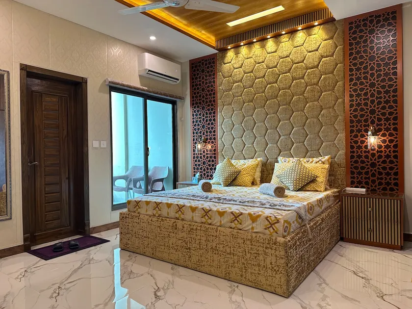 Exquisite Luxe 2 Bedroom Condo Close to GIGA MALL - Image 1