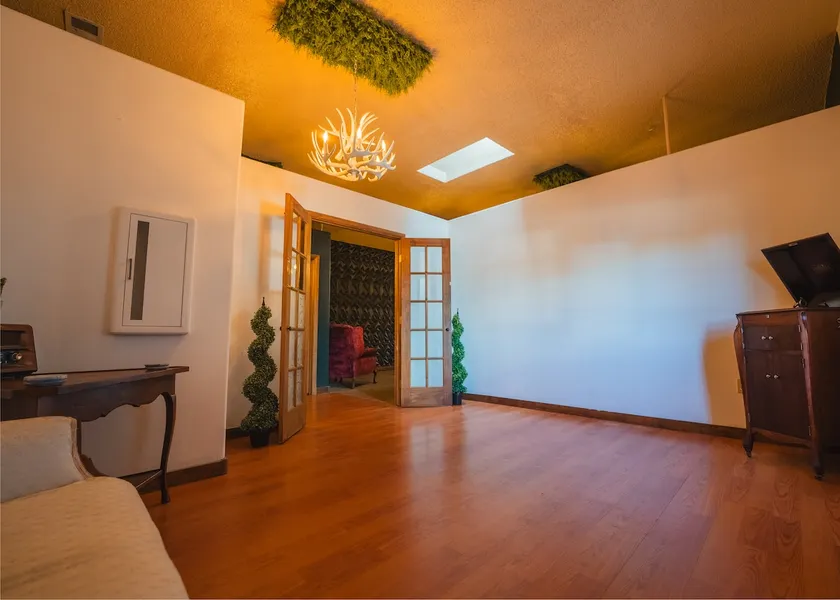 Vintage Vibe Event Venue - Image 1