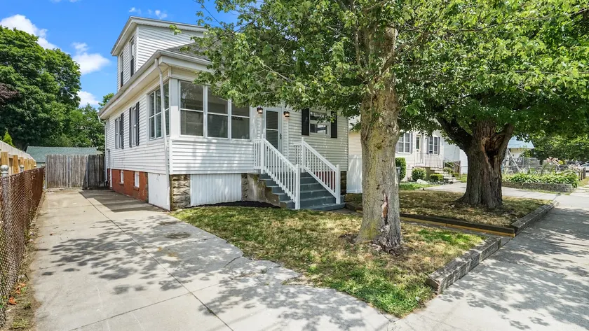 Modern Bungalow in Edgewood - Image 1