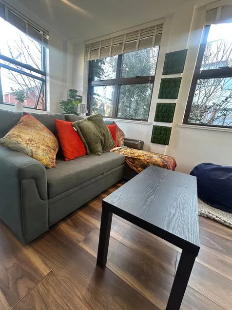 FREE Parking | sleeps 5 |1.6GB Fast WiFi - Image 1