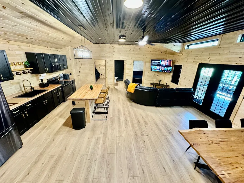 Home Malone. Luxury Cabin in the woods, hot tub - Image 1