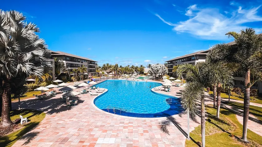 Family retreat | Beachfront resort with pools - Image 1