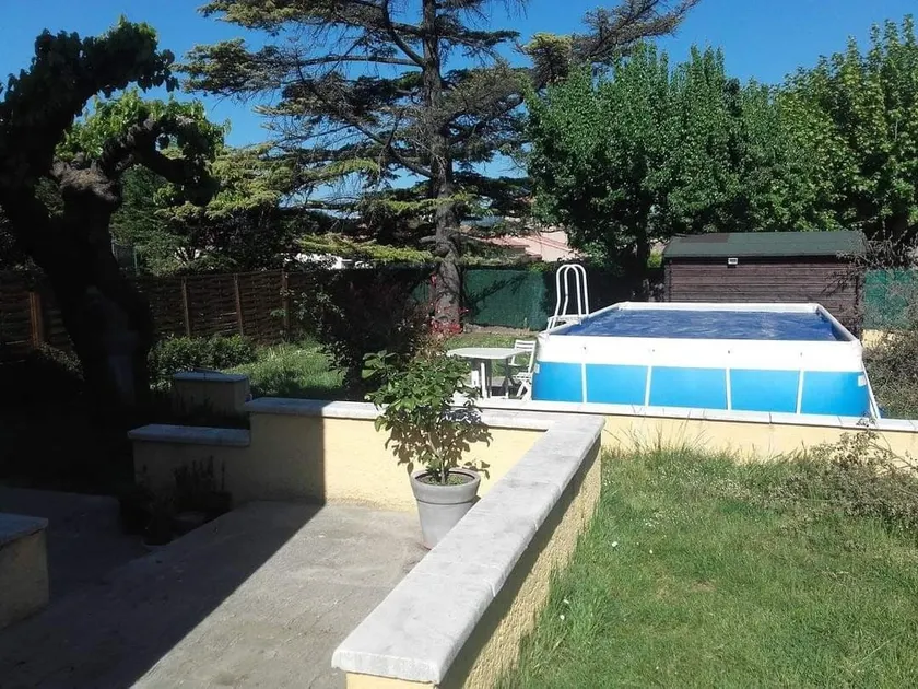 Entire house with garden - Image 1