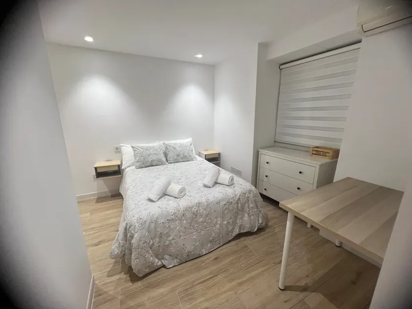 Centrally located with a terrace! Plaza de la Virgen area - Image 1