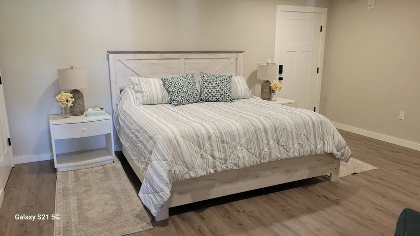 Spacious Lakeside Getaway Apartment (Unit 2) - Image 1