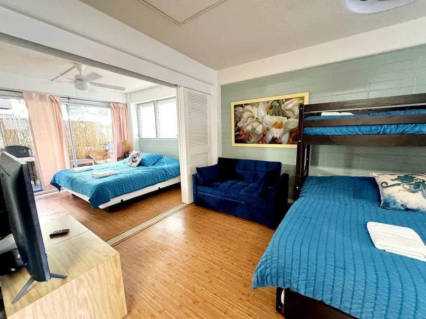 Waikiki beach apt! Wraparound lanai! Pool/Kitchen! - Image 1