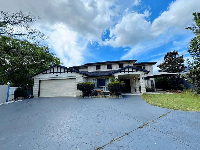 Luxurious 5-Bedrooms house in Sunnybank Hills - Image 1
